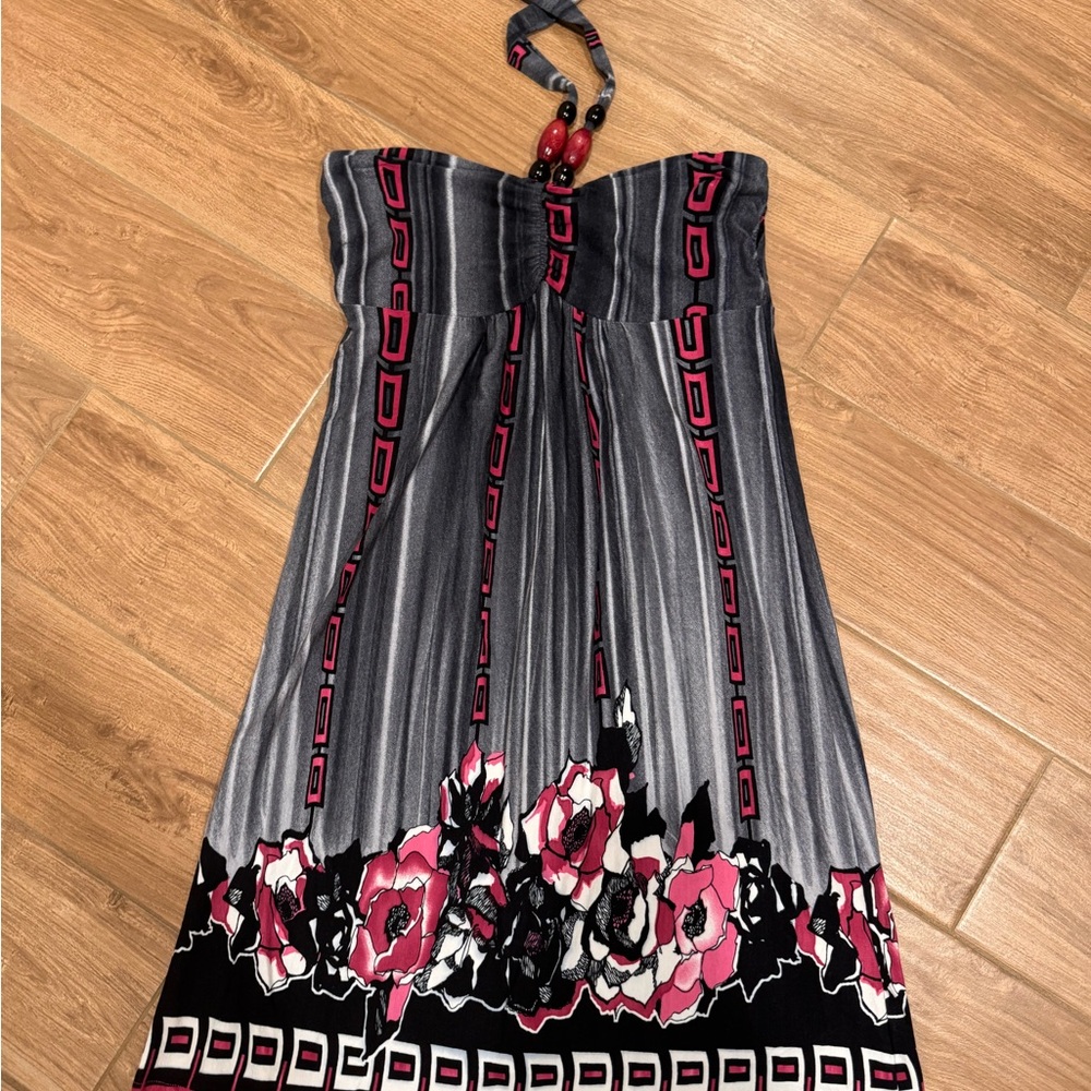 Chic Strapless Dress with Bold Floral Design
